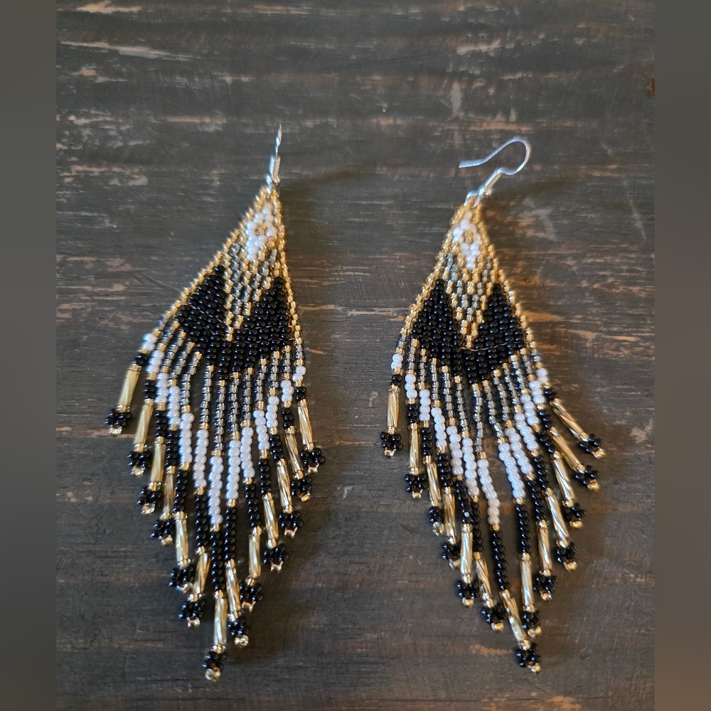 Elegant Beaded Earrings in Black and Gold ❤️
